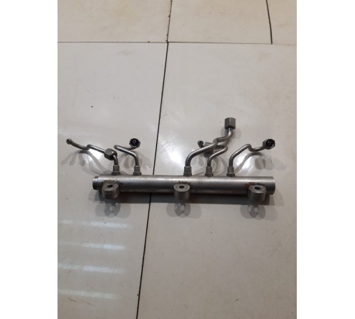 топливная рампа левая