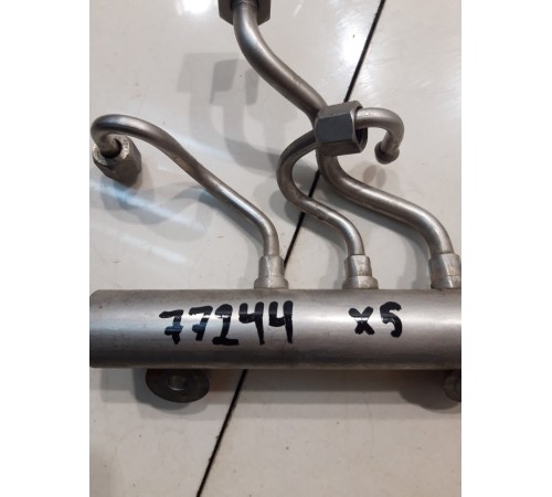 топливная рампа левая