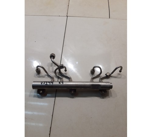 топливная рампа левая