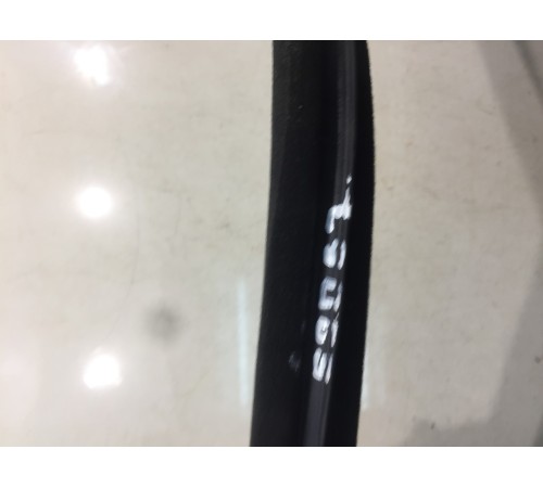 Уплотнитель двери (задний, правый)