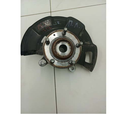 Кулак поворотный передний левый