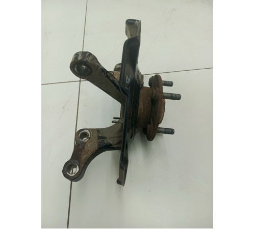 Кулак поворотный передний левый