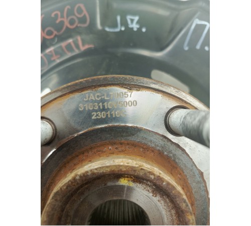 Кулак поворотный передний левый