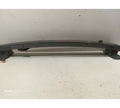 Передний усилитель бампера