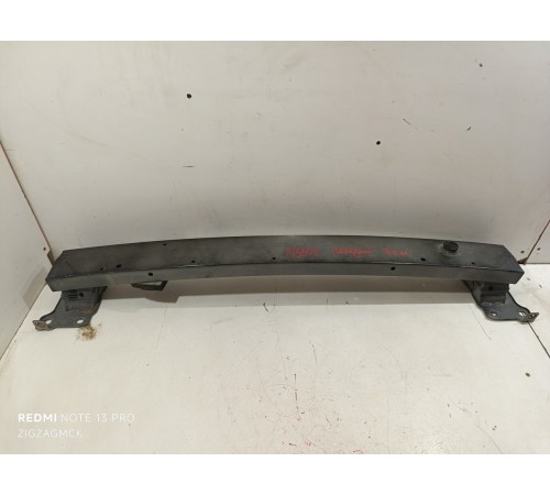 Передний усилитель бампера