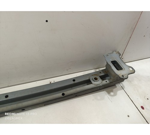 Передний усилитель бампера