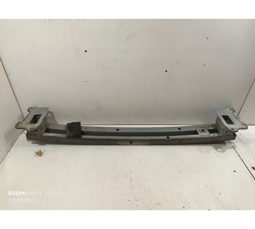 Передний усилитель бампера