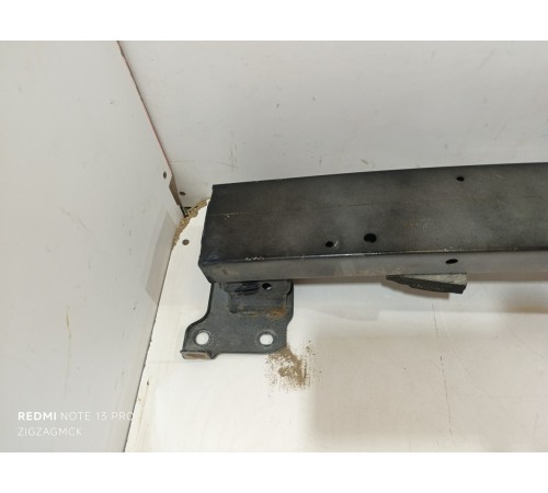 Передний усилитель бампера