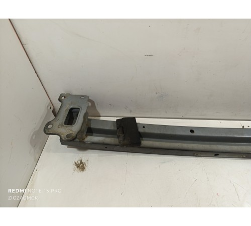 Передний усилитель бампера