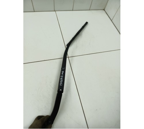 Поводок стеклоочистителя правый