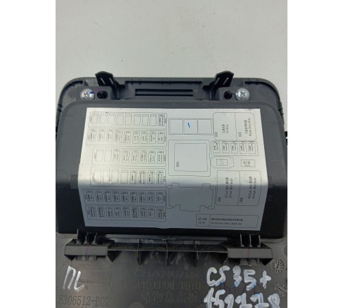 Крышка блока предохранителей