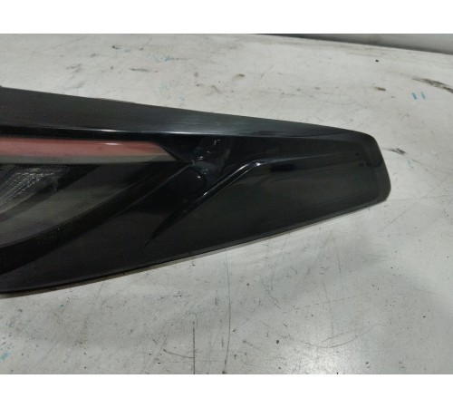 Фонарь задний правый наружный