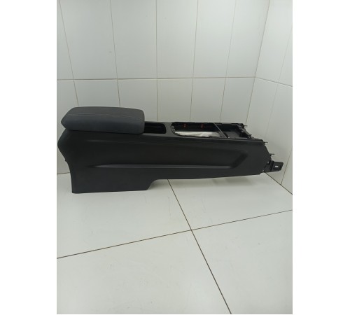 Центральная консоль с подлокотником