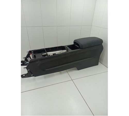 Центральная консоль с подлокотником