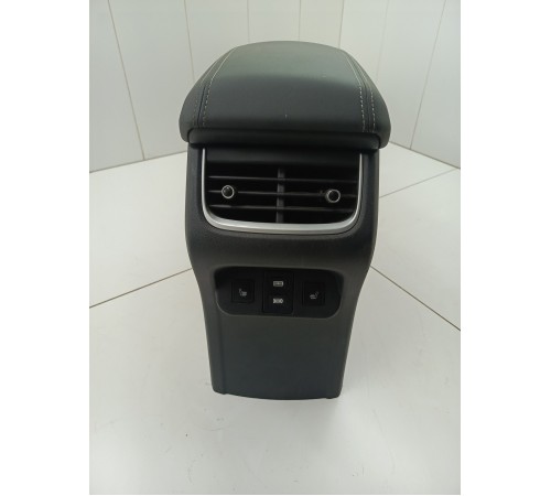 Центральная консоль с подлокотником