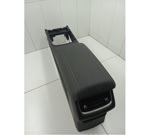 Центральная консоль с подлокотником