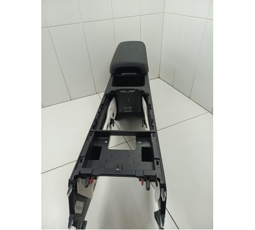 Центральная консоль с подлокотником