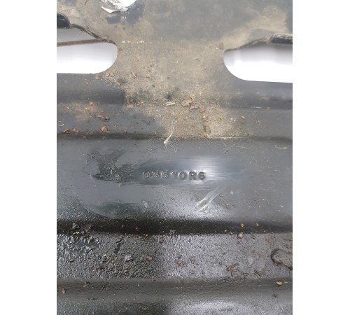 Крепление аккумулятора полка АКБ