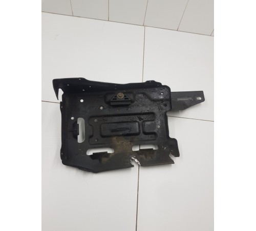 Крепление аккумулятора полка АКБ