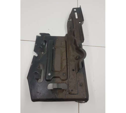 Крепление аккумулятора полка АКБ