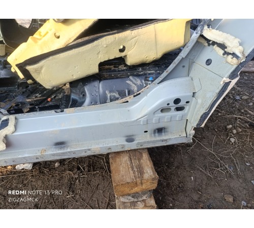 Порог со стойкой левый