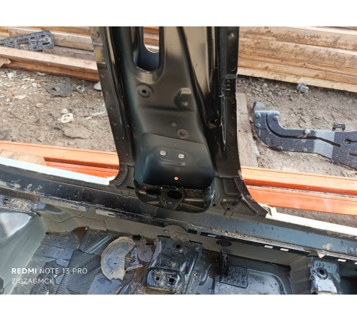 Порог со стойкой левый