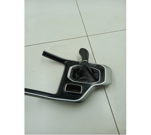 Накладка центральной консоли с ручкой переключения передач