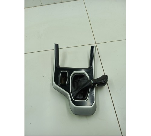 Накладка центральной консоли с ручкой переключения передач