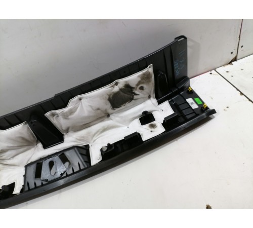 Обшивка панели багажника