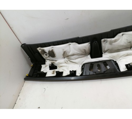 Обшивка панели багажника