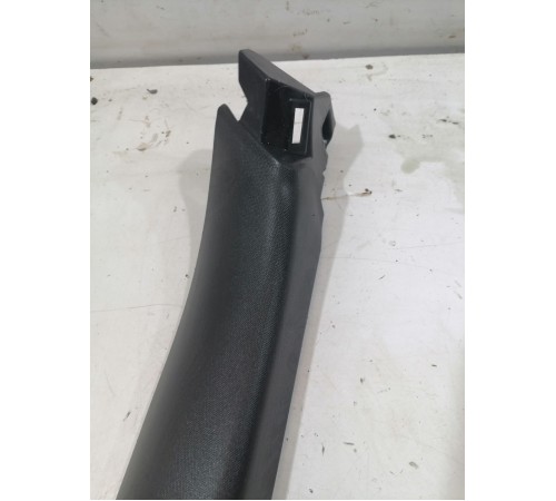 Обшивка двери багажника правая