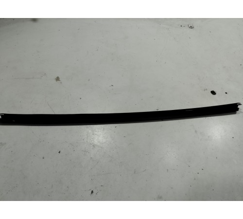 Уплотнитель стекла (передний левый внутренний)