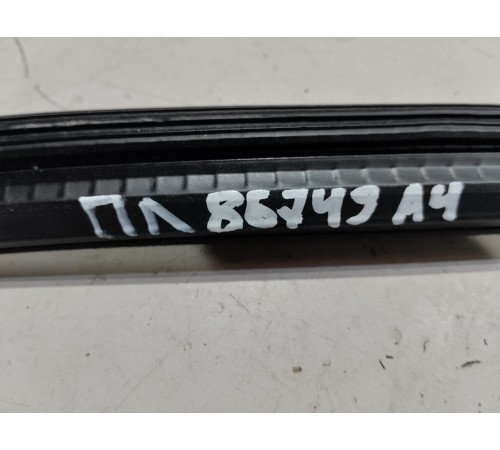 Уплотнитель стекла (передний левый внутренний)