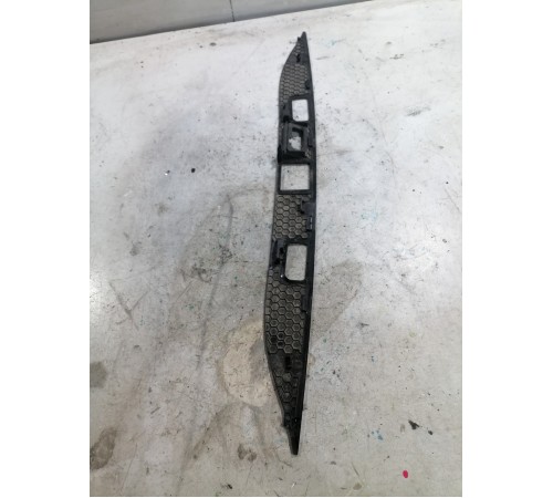 Накладка двери крышки багажника под подсветку номера