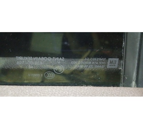 Стекло двери заднее левое форточка