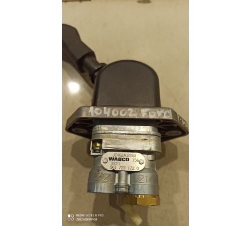 Кран ручного тормоза (подвод трубок угловой)