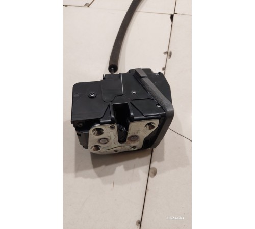 Замок двери (передний правый)