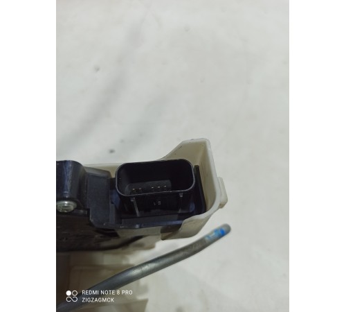 Замок двери (передний левый)