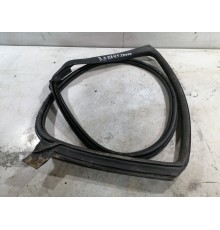 Уплотнитель двери задний левый