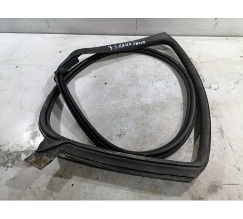 Уплотнитель двери задний левый