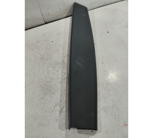 Обшивка крышки багажника центральная