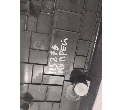 Обшивка крышки багажника центральная