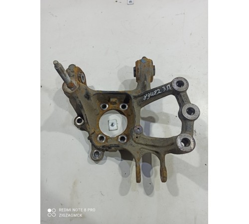 Кулак задний правый