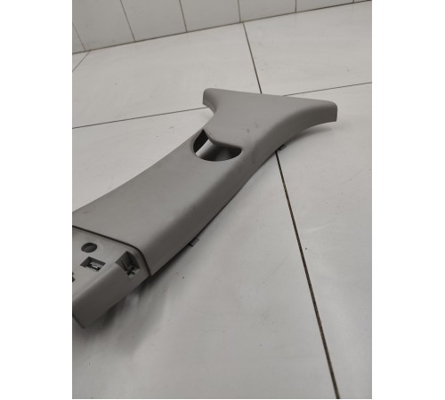 Обшивка центральной стойки правая верхняя