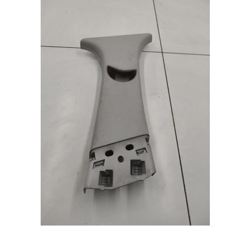 Обшивка центральной стойки правая верхняя