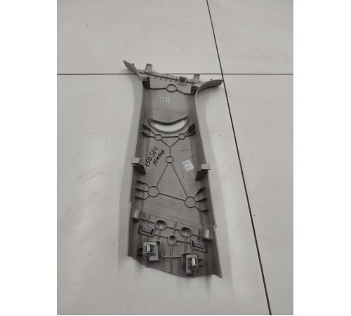 Обшивка центральной стойки правая верхняя