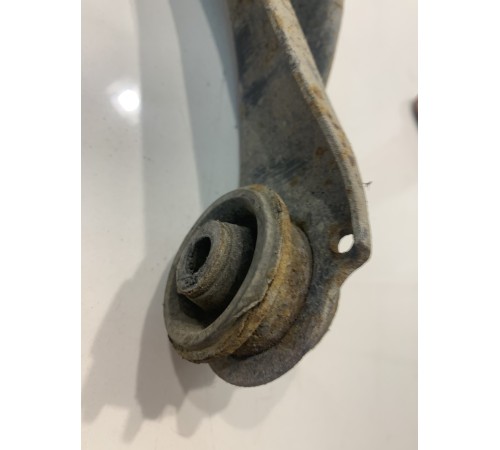 Рычаг подвески (передний, правый, верхний)