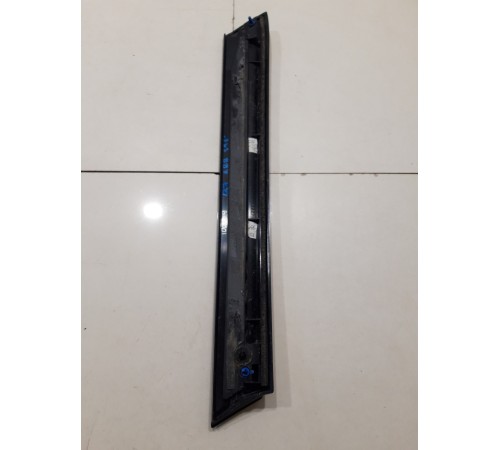 Накладка крышки багажника левая