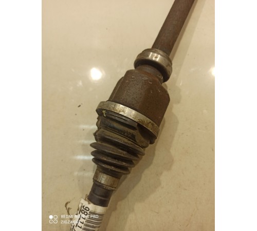 Полуось (привод) (передний, правый)