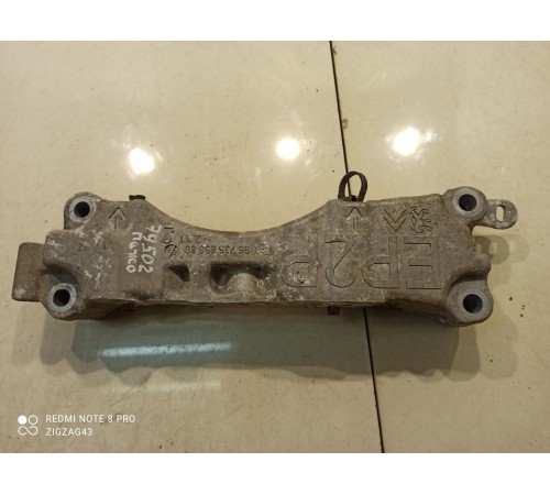 Кронштейн двигателя